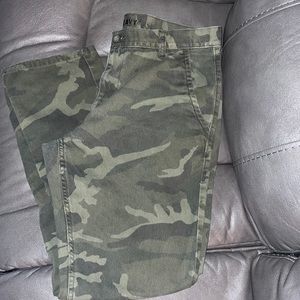 Mens Oldnavy pants Good condition. Please see photos. Size W36 32L . Great buy!